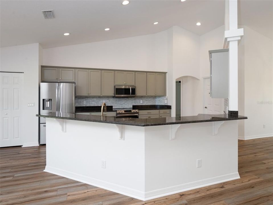 En Venta: $3,715,000 (3 camas, 2 baños, 2453 Pies cuadrados)