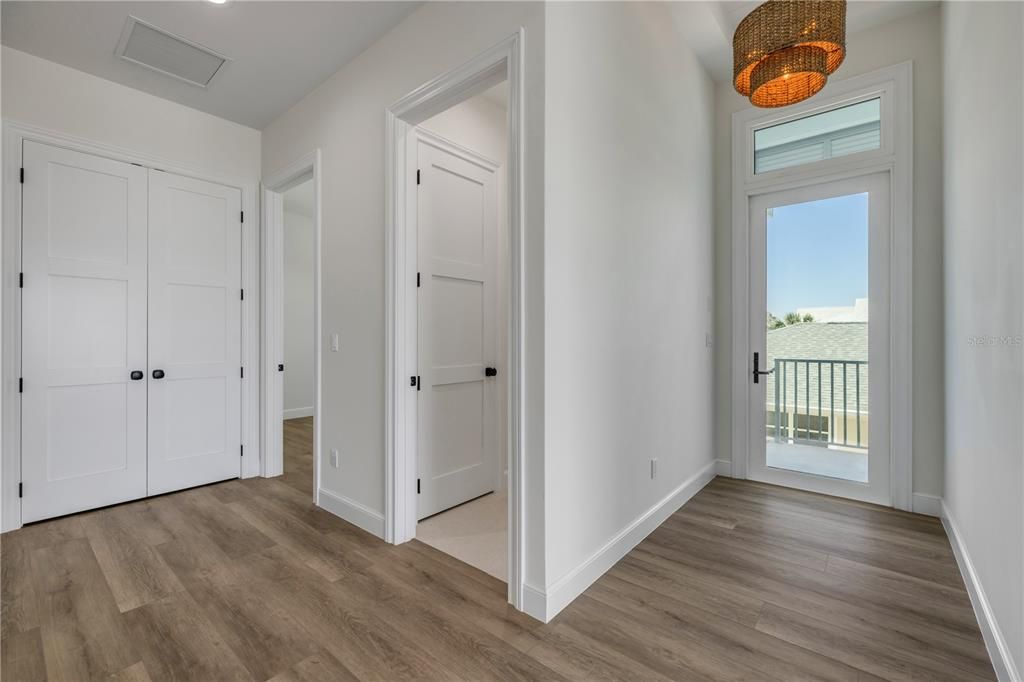 На продажу: $1,383,000 (4 спален, 4 ванн, 2500 Квадратных фут)