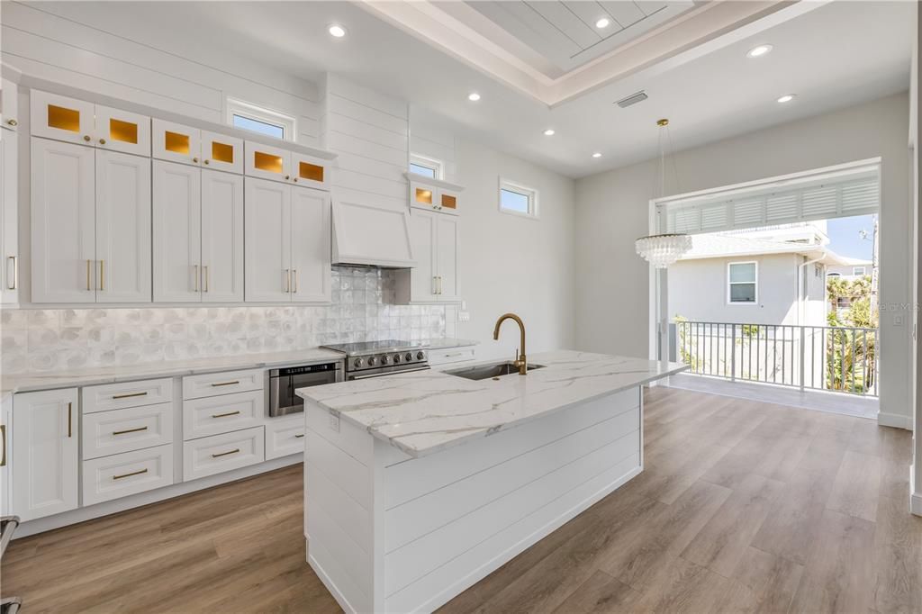 На продажу: $1,383,000 (4 спален, 4 ванн, 2500 Квадратных фут)