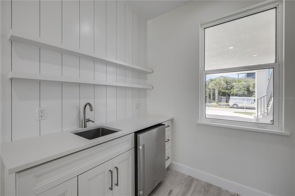 На продажу: $1,383,000 (4 спален, 4 ванн, 2500 Квадратных фут)