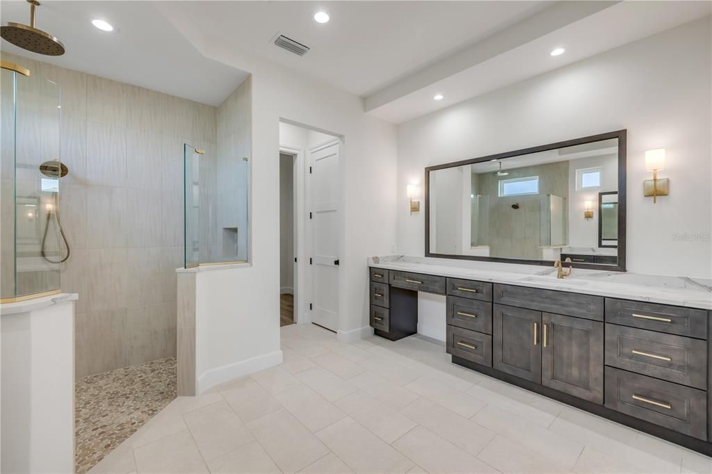 На продажу: $1,383,000 (4 спален, 4 ванн, 2500 Квадратных фут)