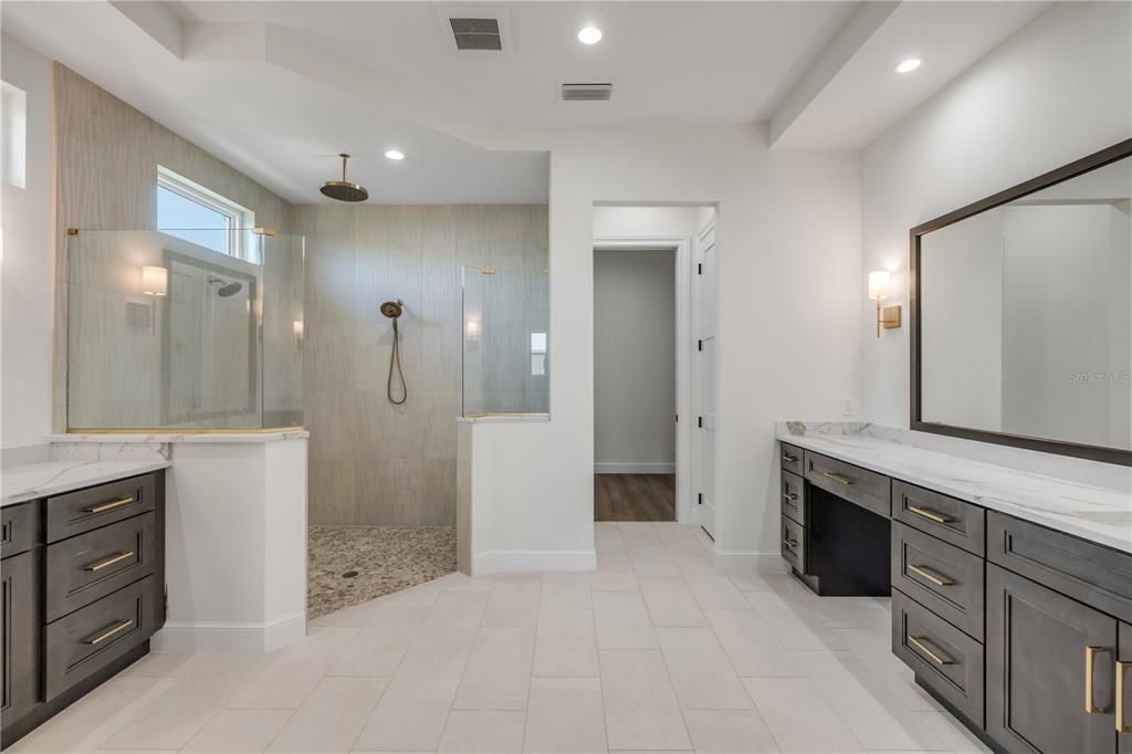 На продажу: $1,383,000 (4 спален, 4 ванн, 2500 Квадратных фут)