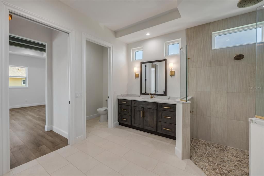 На продажу: $1,383,000 (4 спален, 4 ванн, 2500 Квадратных фут)