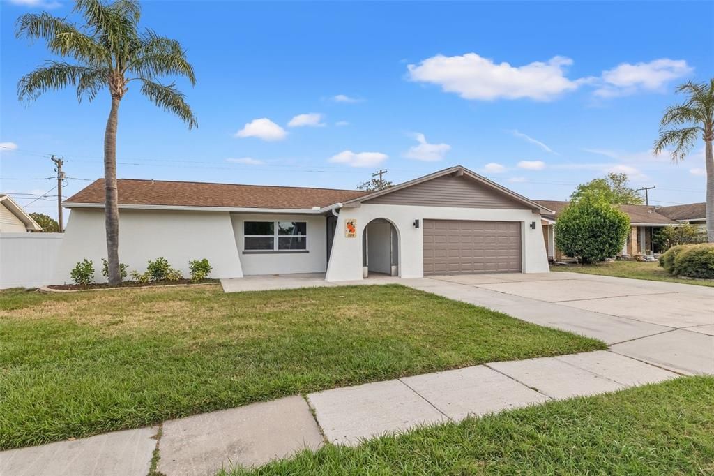 Recently Sold: $460,000 (3 beds, 2 baths, 2116 Square Feet)