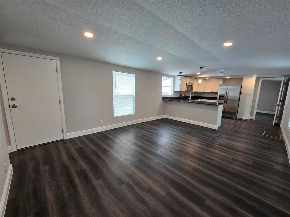 Activo con contrato: $184,999 (2 camas, 2 baños, 812 Pies cuadrados)