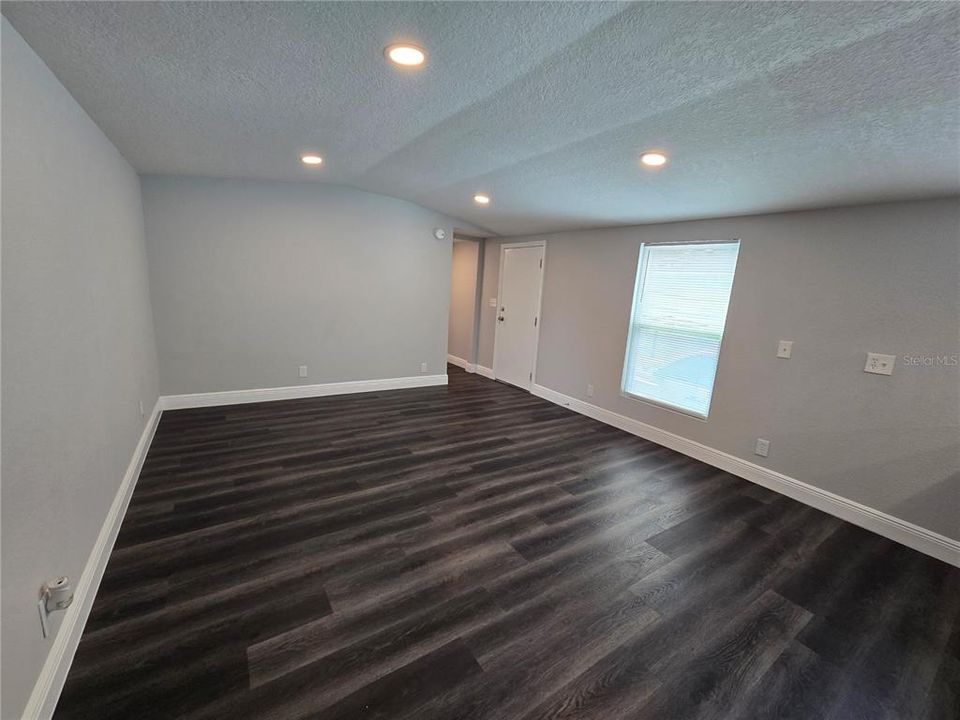 Activo con contrato: $184,999 (2 camas, 2 baños, 812 Pies cuadrados)