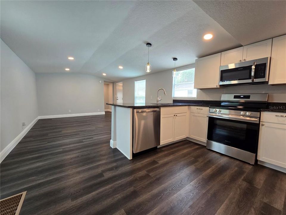 Activo con contrato: $184,999 (2 camas, 2 baños, 812 Pies cuadrados)