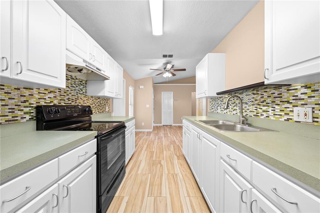 Activo con contrato: $314,000 (3 camas, 2 baños, 1011 Pies cuadrados)