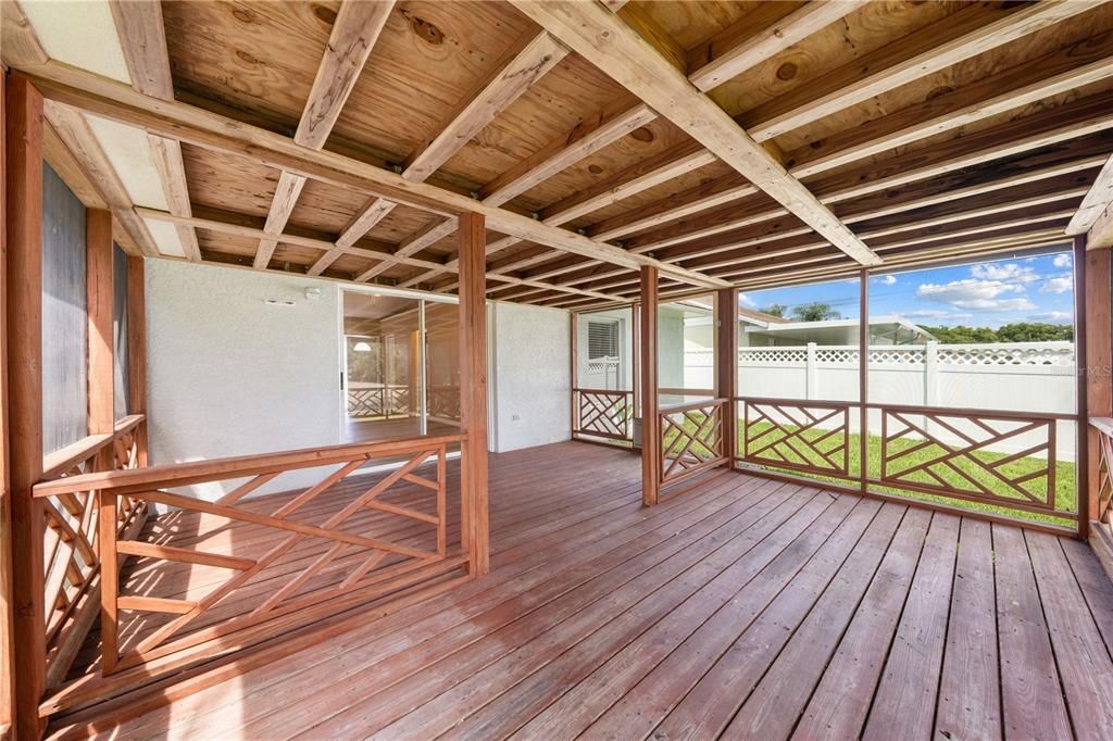 Activo con contrato: $314,000 (3 camas, 2 baños, 1011 Pies cuadrados)