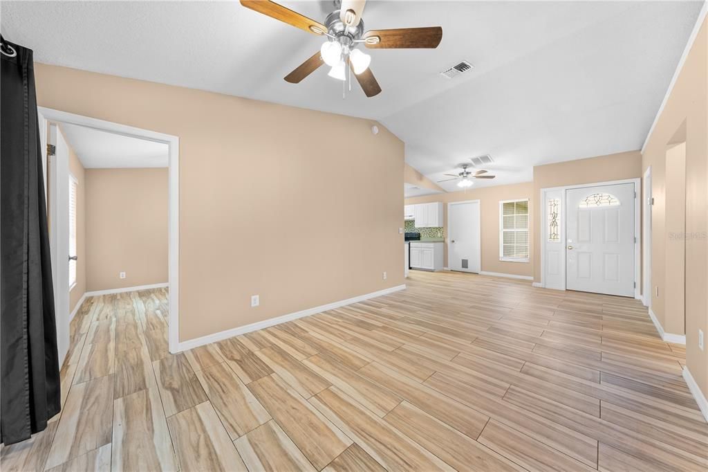 Activo con contrato: $314,000 (3 camas, 2 baños, 1011 Pies cuadrados)