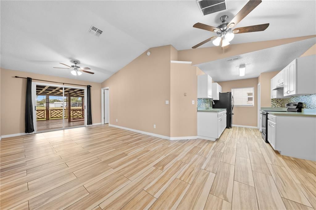 Activo con contrato: $314,000 (3 camas, 2 baños, 1011 Pies cuadrados)