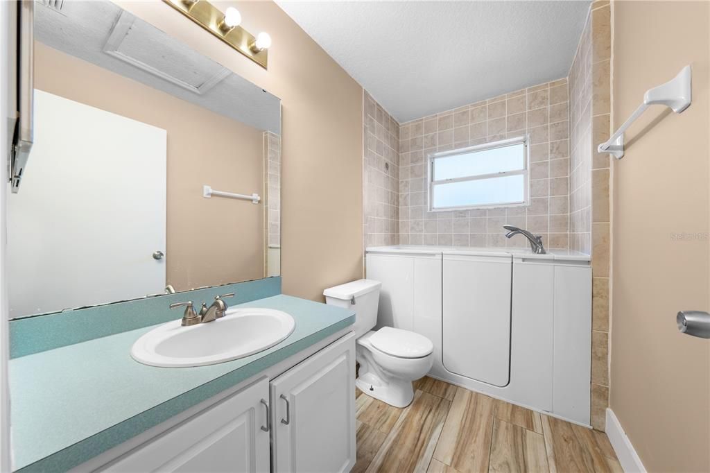 Activo con contrato: $314,000 (3 camas, 2 baños, 1011 Pies cuadrados)