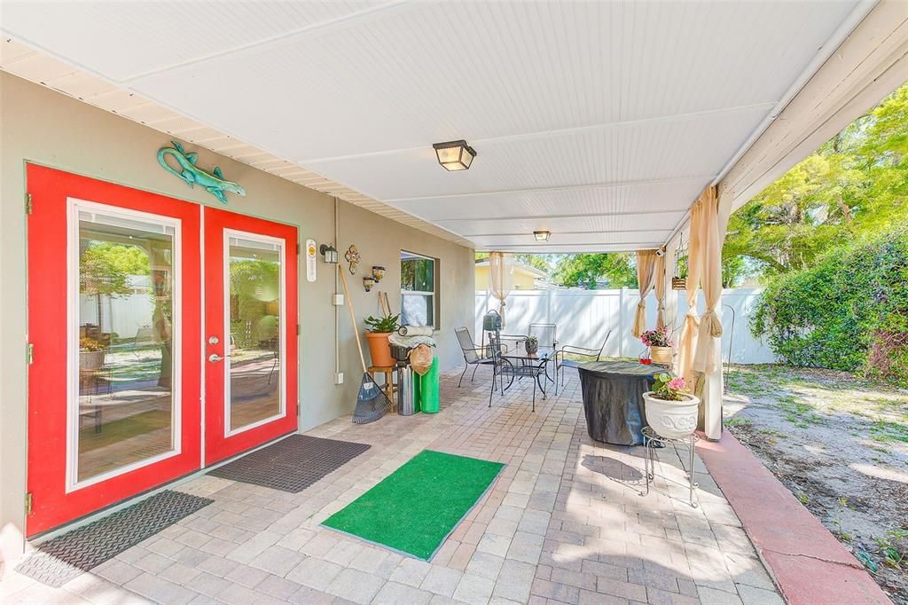 For Sale: $314,000 (2 beds, 1 baths, 1070 Square Feet)