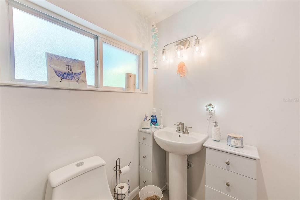 For Sale: $314,000 (2 beds, 1 baths, 1070 Square Feet)