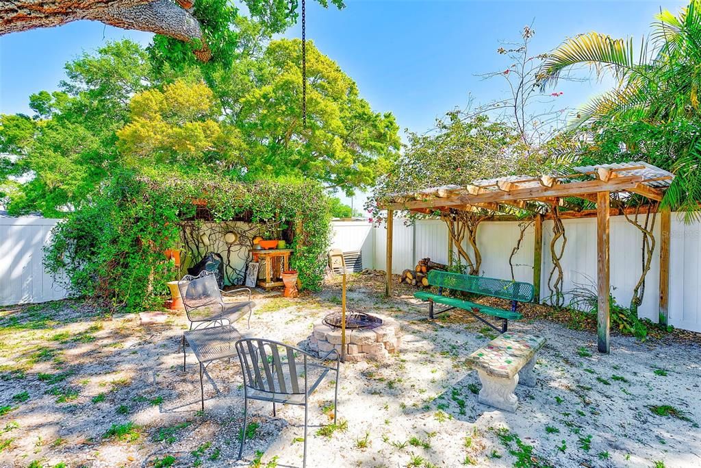 For Sale: $314,000 (2 beds, 1 baths, 1070 Square Feet)