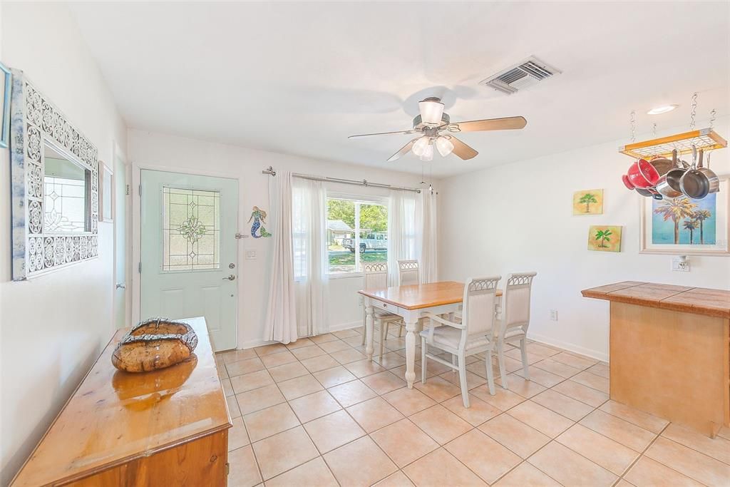 For Sale: $314,000 (2 beds, 1 baths, 1070 Square Feet)