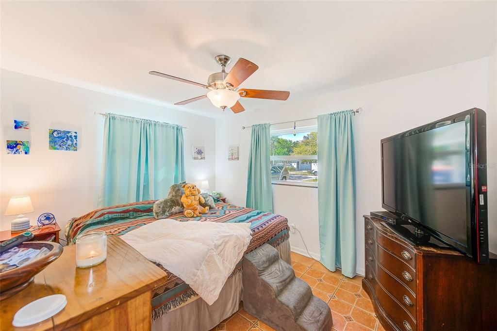 For Sale: $314,000 (2 beds, 1 baths, 1070 Square Feet)