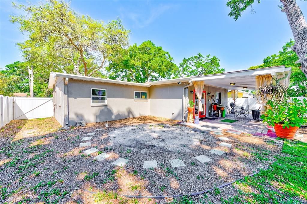 For Sale: $314,000 (2 beds, 1 baths, 1070 Square Feet)