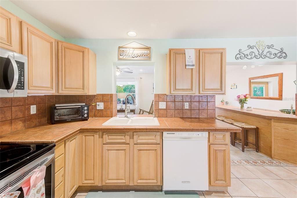 For Sale: $314,000 (2 beds, 1 baths, 1070 Square Feet)