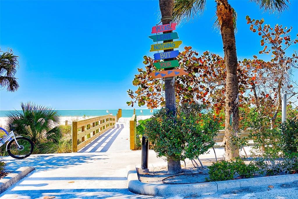 For Sale: $314,000 (2 beds, 1 baths, 1070 Square Feet)