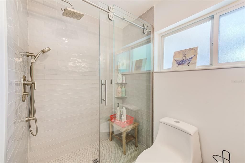 For Sale: $314,000 (2 beds, 1 baths, 1070 Square Feet)