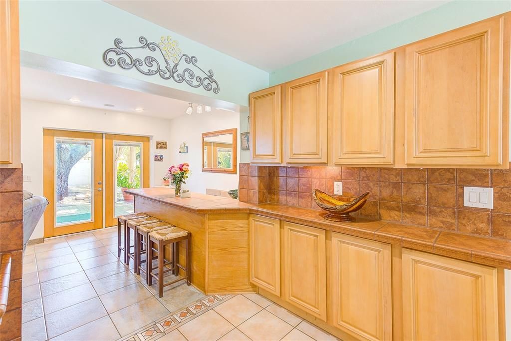 For Sale: $314,000 (2 beds, 1 baths, 1070 Square Feet)