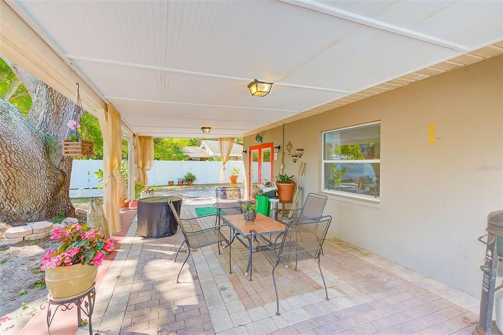 For Sale: $314,000 (2 beds, 1 baths, 1070 Square Feet)