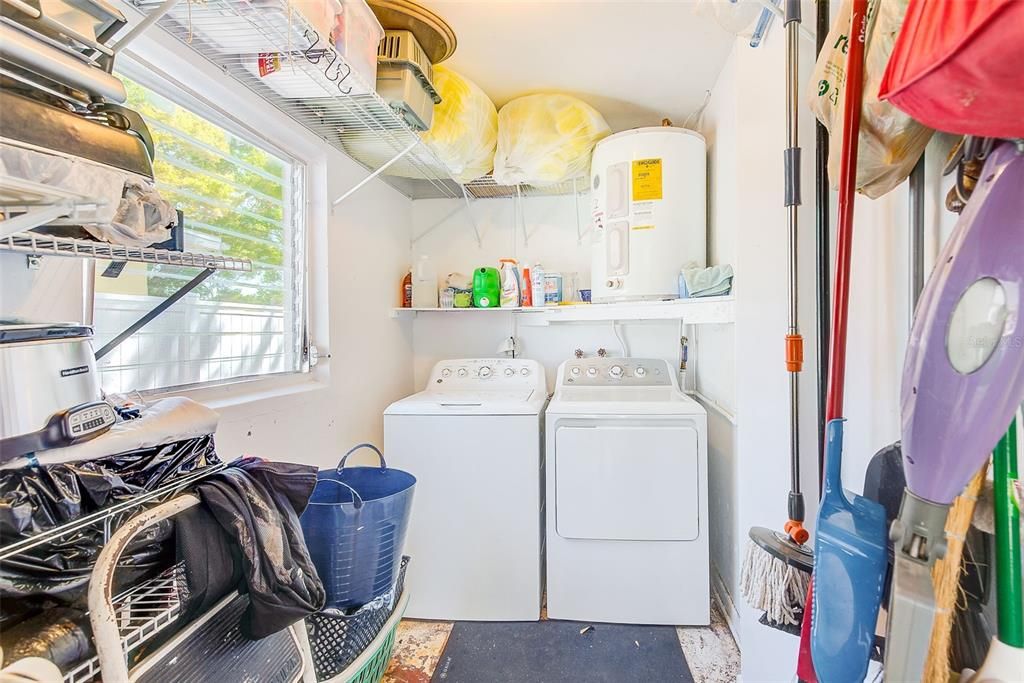 For Sale: $314,000 (2 beds, 1 baths, 1070 Square Feet)