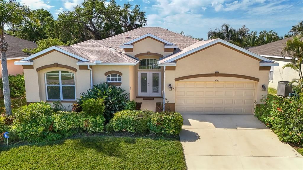 For Sale: $549,900 (3 beds, 2 baths, 2039 Square Feet)