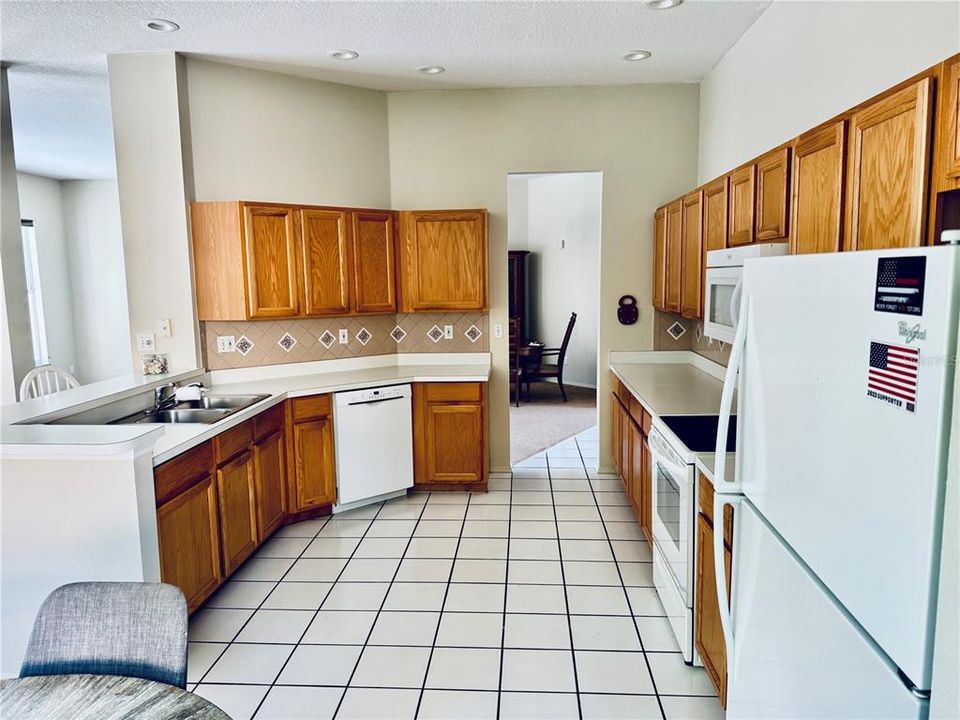 For Sale: $549,900 (3 beds, 2 baths, 2039 Square Feet)