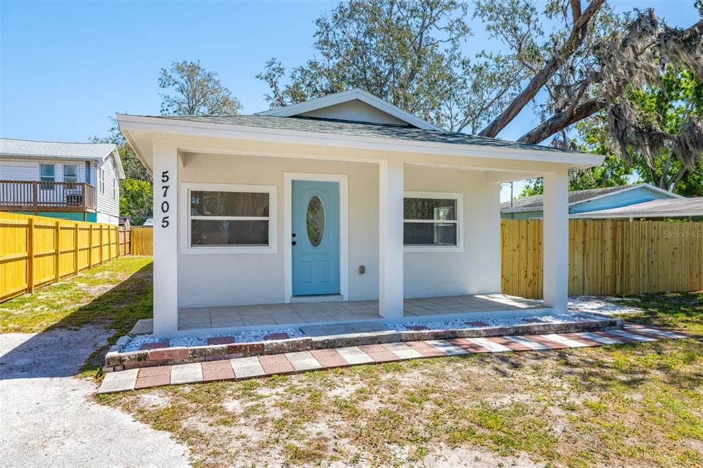 Recently Sold: $335,000 (3 beds, 2 baths, 1176 Square Feet)