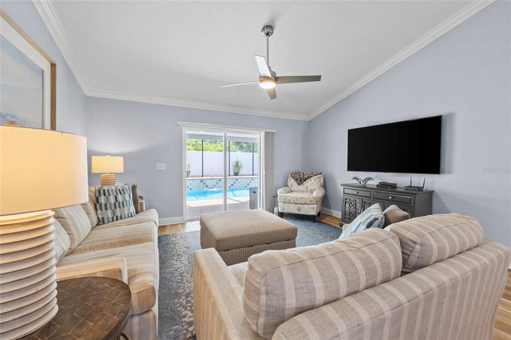 Active With Contract: $433,000 (3 beds, 2 baths, 1959 Square Feet)