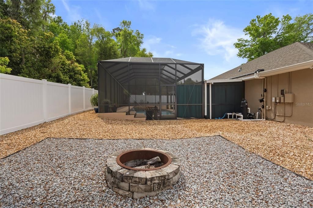 Active With Contract: $433,000 (3 beds, 2 baths, 1959 Square Feet)