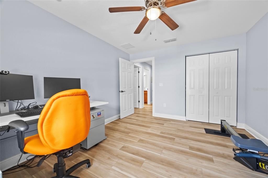 Active With Contract: $433,000 (3 beds, 2 baths, 1959 Square Feet)