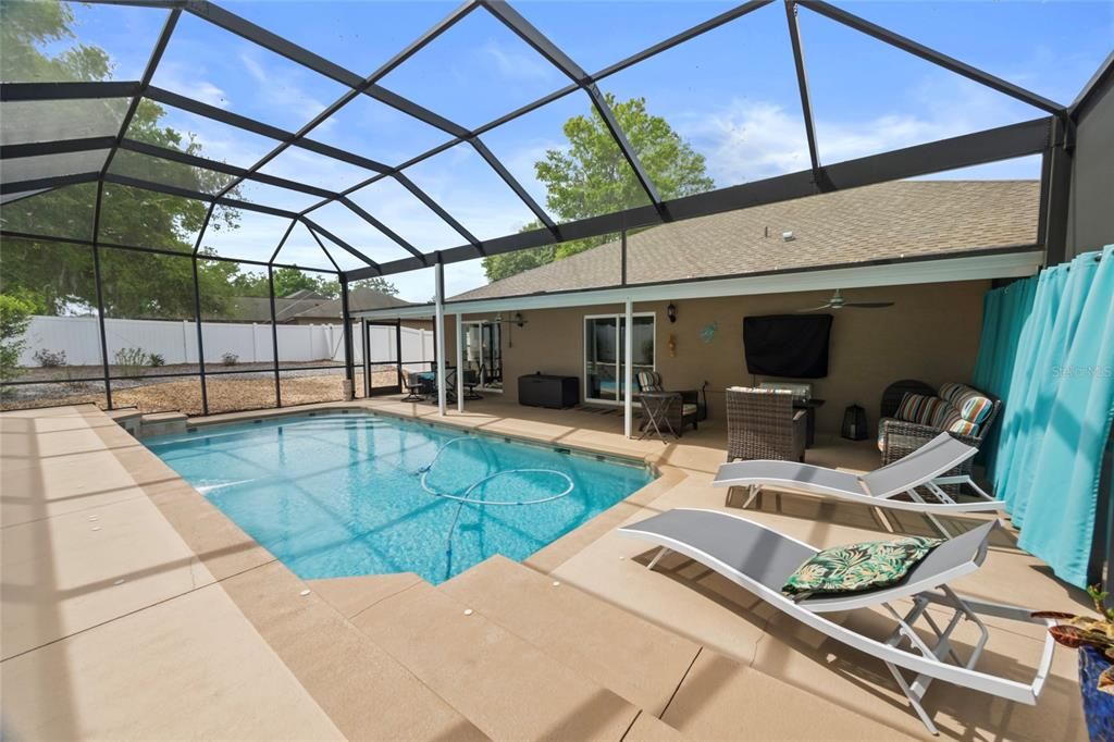 Active With Contract: $433,000 (3 beds, 2 baths, 1959 Square Feet)