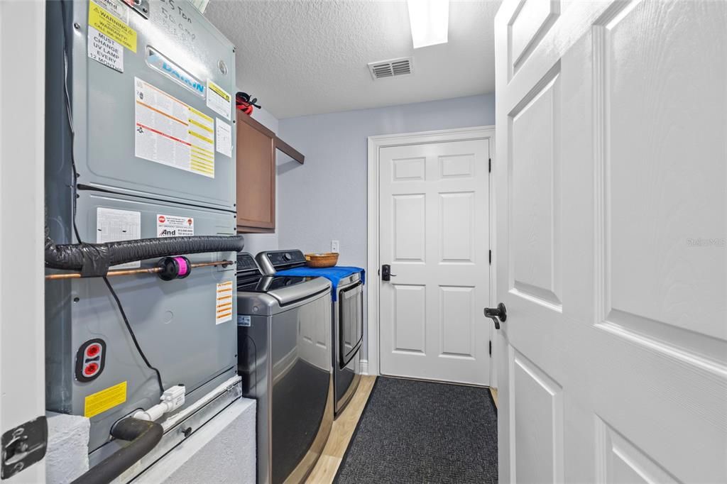 Active With Contract: $433,000 (3 beds, 2 baths, 1959 Square Feet)