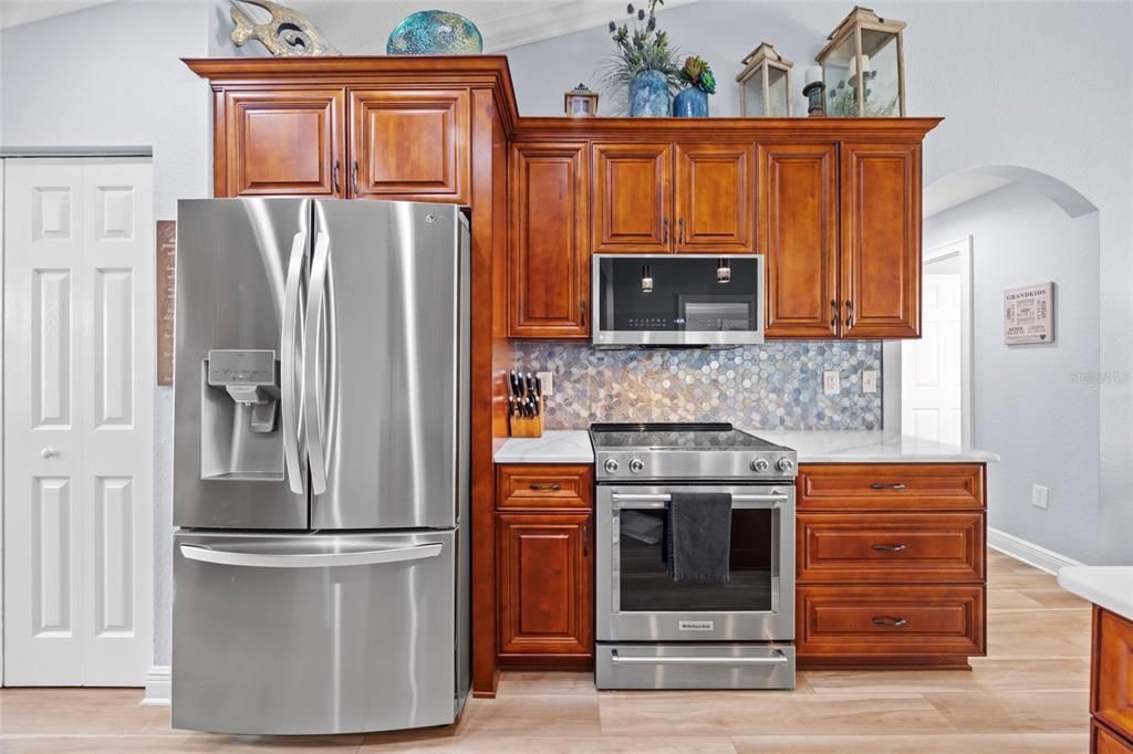 Active With Contract: $433,000 (3 beds, 2 baths, 1959 Square Feet)