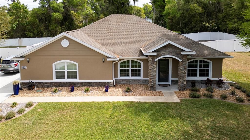 Active With Contract: $433,000 (3 beds, 2 baths, 1959 Square Feet)