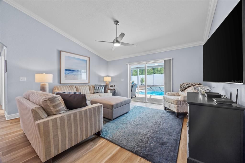 Active With Contract: $433,000 (3 beds, 2 baths, 1959 Square Feet)