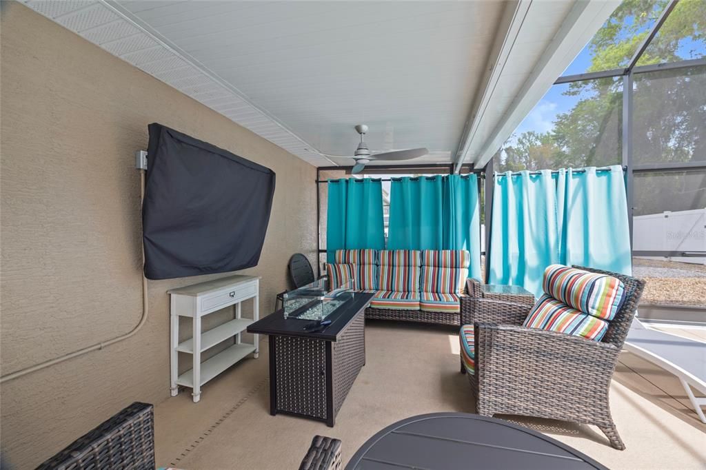 Active With Contract: $433,000 (3 beds, 2 baths, 1959 Square Feet)