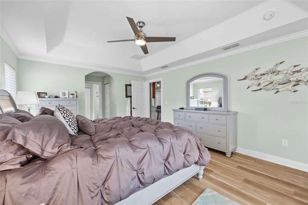 Active With Contract: $433,000 (3 beds, 2 baths, 1959 Square Feet)