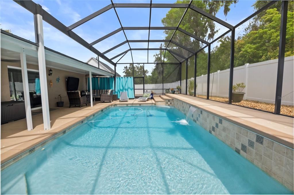 Active With Contract: $433,000 (3 beds, 2 baths, 1959 Square Feet)