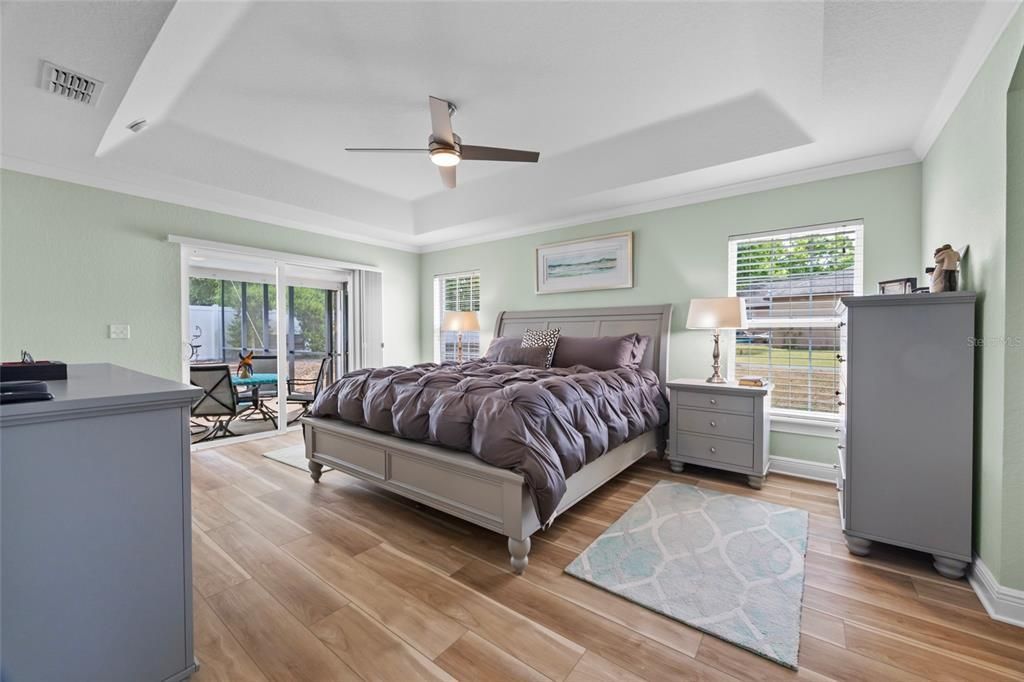 Active With Contract: $433,000 (3 beds, 2 baths, 1959 Square Feet)