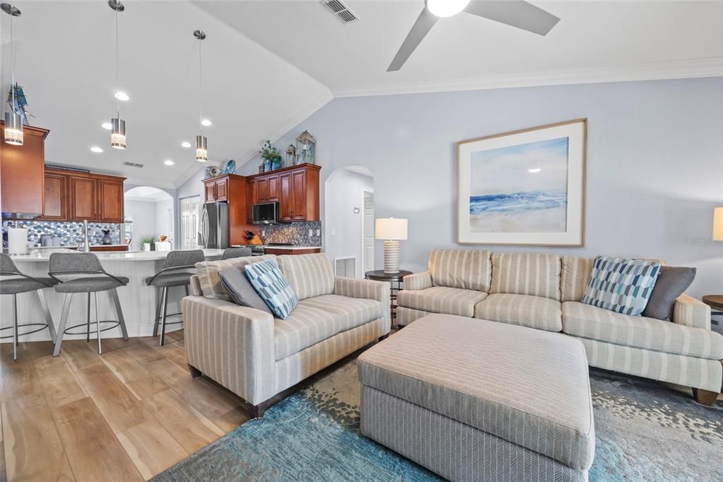 Active With Contract: $433,000 (3 beds, 2 baths, 1959 Square Feet)