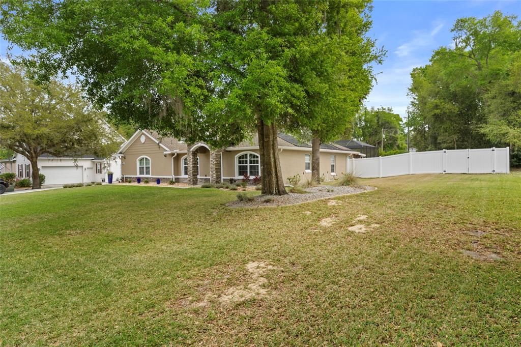 Active With Contract: $433,000 (3 beds, 2 baths, 1959 Square Feet)