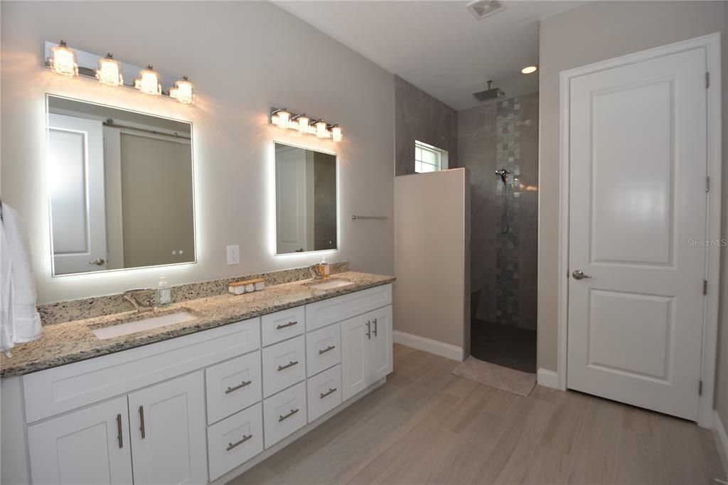 出租: $4,800 (3 贝兹, 3 浴室, 2012 平方英尺)