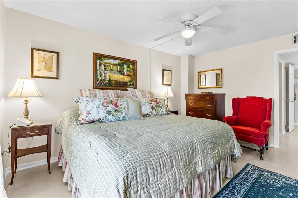 En Venta: $330,000 (2 camas, 2 baños, 1100 Pies cuadrados)