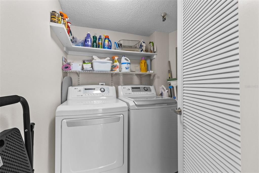 En Venta: $330,000 (2 camas, 2 baños, 1100 Pies cuadrados)