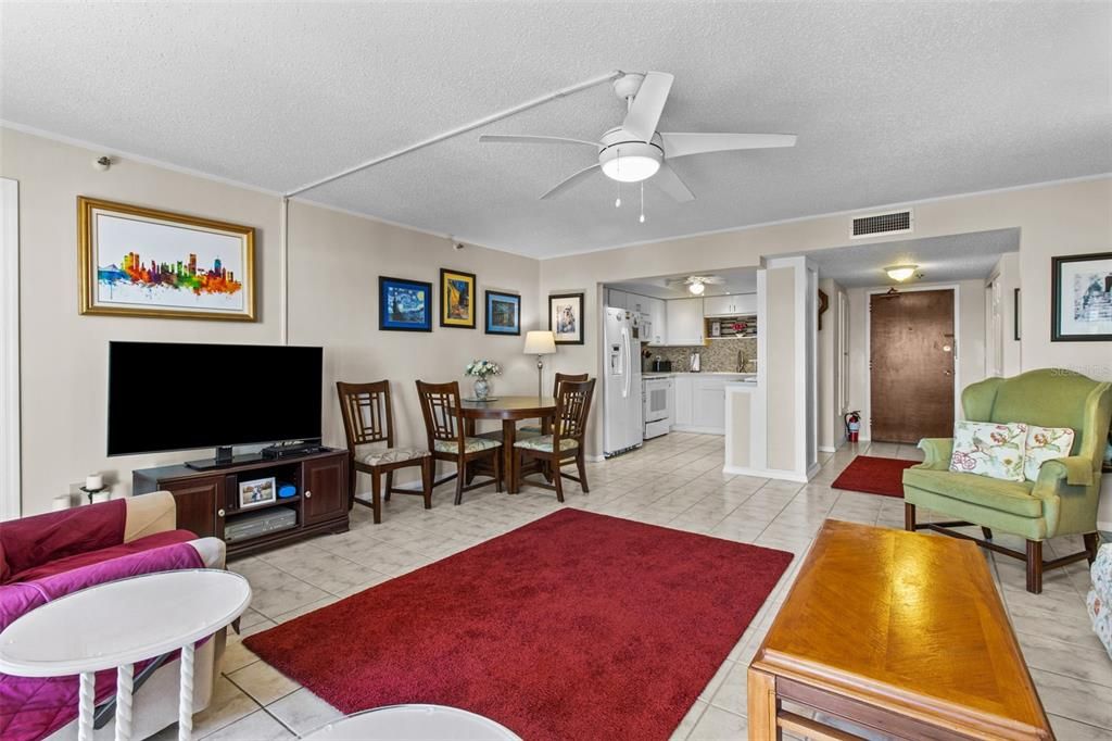 En Venta: $330,000 (2 camas, 2 baños, 1100 Pies cuadrados)