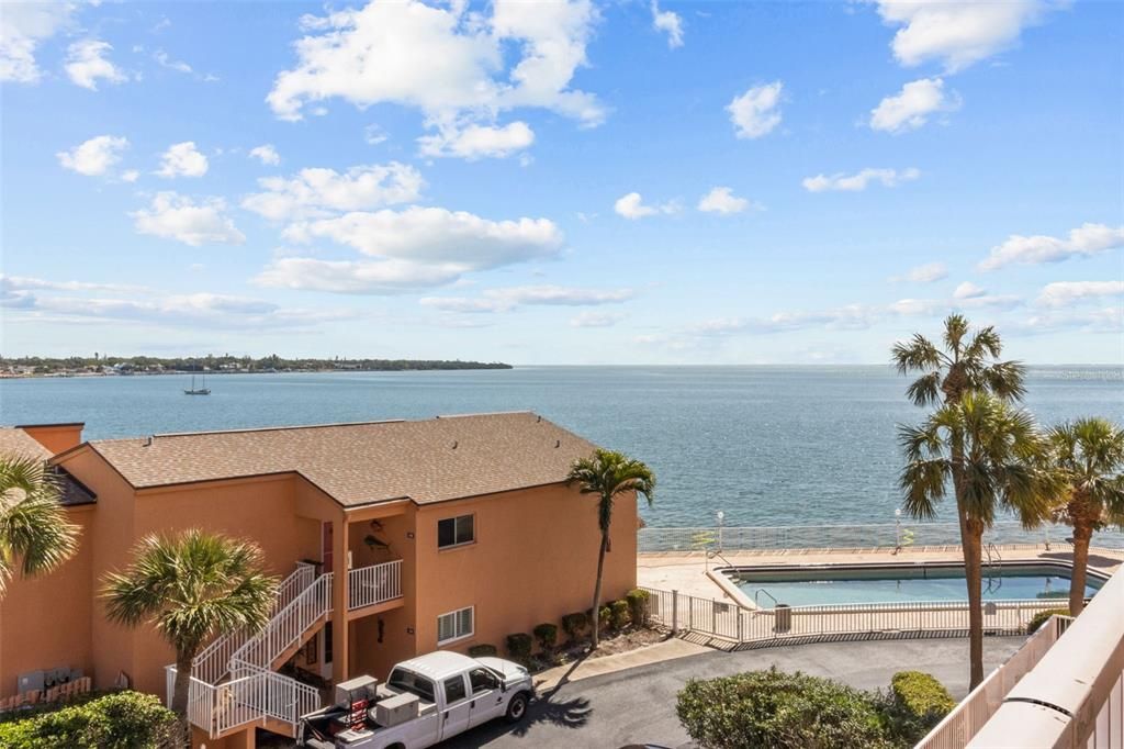 En Venta: $330,000 (2 camas, 2 baños, 1100 Pies cuadrados)